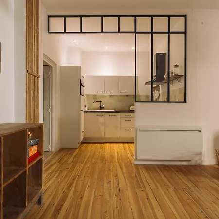 By Homy Apartment *